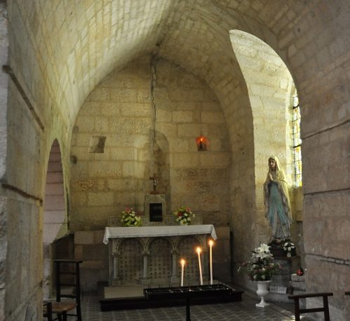 Capilla de la Santa en la iglesia de San Paladio de Saintes, Francia. Las reliquias están enterradas bajo el altar.