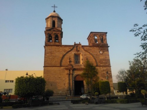 Fachada de la parroquia de San Juan Bautista de Mexicaltzingo, México, donde se venera la imagen.