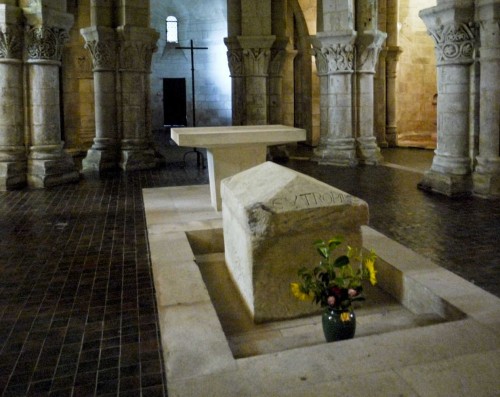 Sarcófago del santo en su basílica en Saintes (Francia).