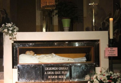 Urna-relicario del Beato, destapada, en Getafe, Madrid (España).