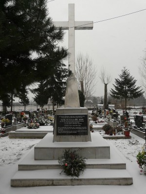 Monumento en el cementerio de Leopoldov en memoria de los beatos Pedro Pablo Gojdic y Dominick Metodio Trcka.