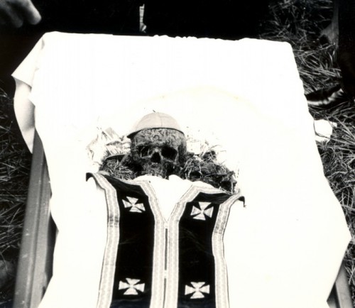 Exhumación de los restos.