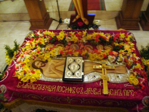 Detalle del sudario durante la celebración del Entierro de Cristo.