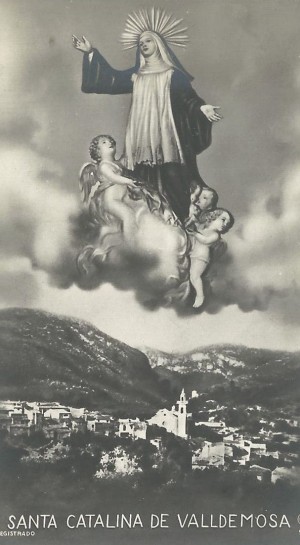 Estampa devocional con la imagen de la Santa y una panorámica de Valldemossa, Mallorca, su tierra natal.