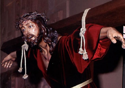 Detalle del Santísimo Cristo de la Esperanza de Alcantarilla (Murcia), que aparece también cargando el patibulum correctamente.