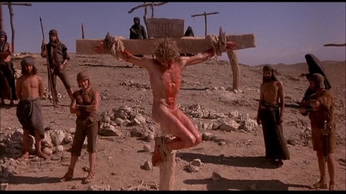 Fotograma de la película "La última tentación de Cristo" (1988) que muestra la crucifixión desde un punto de vista de rigor histórico y arqueológico.