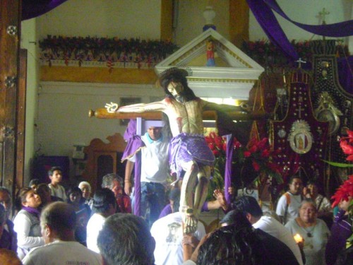 El Cristo Olvidado siendo sacado en procesión en su festividad del IV Viernes de Cuaresma.