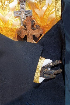 Mano derecha incorrupta del santo.