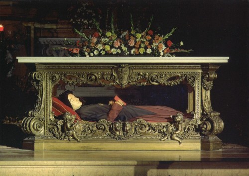 Urna con el cuerpo de la Santa.