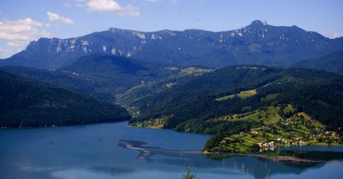 Vista del monte Ceahlau desde su lado oriental.