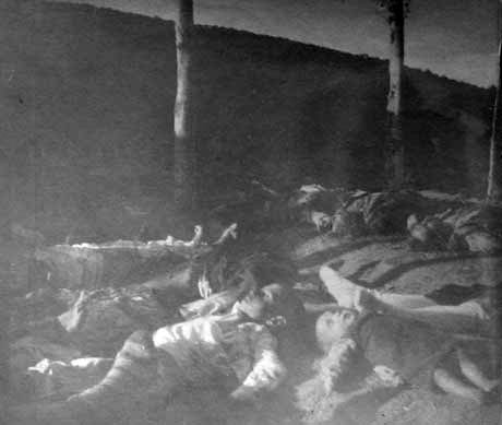 Niño armenios, víctimas de la masacre de Erzerum.
