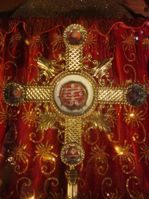 Cruz-relicario con reliquias de San Vidal (arriba), Valeria (abajo), Gervasio (izqda.) y Protasio (dcha.) Iglesia de San Vidal, Cebú (Filipinas).