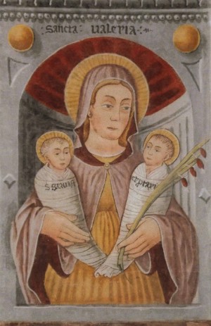Fresco de Santa Valeria sosteniendo a Gervasio y Protasio en brazos. Iglesia de Morinico al Serio, Bérgamo (Italia).
