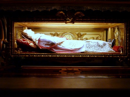 Urna con las reliquias del Santo.