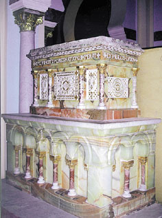 Reliquias en la catedral de Cartago (Túnez).