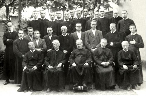Con un grupo de sacerdotes y religiosos del “Cottolengo”.