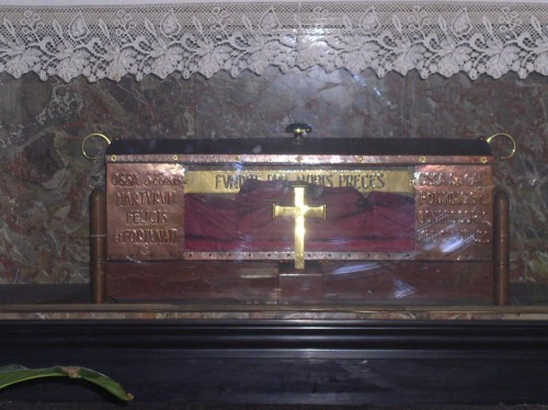 Reliquias de los santos en la Basílica Ambrosiana de Milán (Italia).