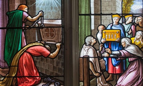 Milagros obrados por las reliquias de la Santa: prisioneros liberados y un muerto resucitado. Capilla de la Santa en Dargies, Francia.