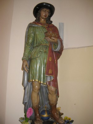 Escultura del santo conservada en Côtes d’Amour (Francia).