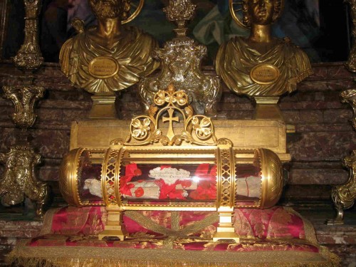 Reliquias de los Santos en su iglesia de Roma, Italia.
