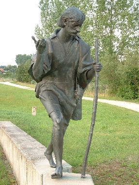 El Santo como peregrino. Escultura moderna en Altmühltal (Alemania).