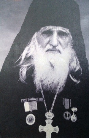 Fotografía del Santo en su atuendo de archimandrita.