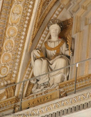 Escultura de San Cayo Papa. Basílica de San Pedro del Vaticano, Roma (Italia). Fuente: stpetersbasilica.org