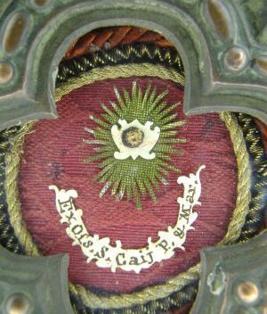Detalle de una reliquia ex-ossibus de San Cayo, Papa.