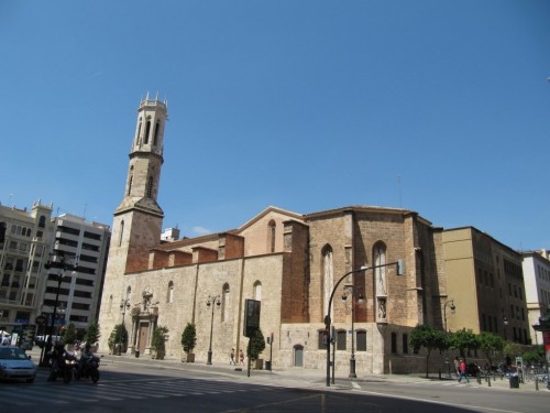 Vista de la iglesia de San Agustín y Santa Catalina, Valencia, España.