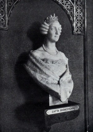 Busto de mármol de Safta Bracoveanu conservado en el hall del hospital.