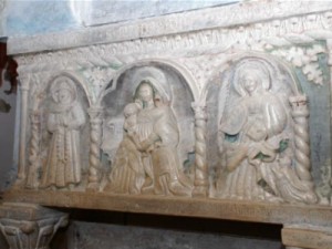 Sarcófago de Santa Augusta de Serravalle, con el relieve de Santa Cita.