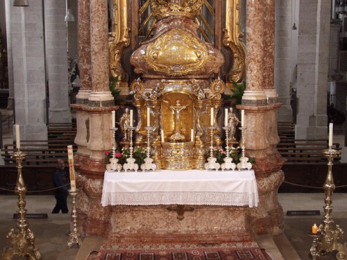 Altar del sepulcro visto de frente. Catedral de Eichstätt, Alemania.