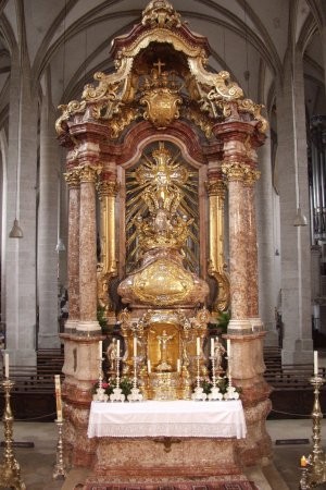 Altar del sepulcro visto de frente. Catedral de Eichstätt, Alemania.