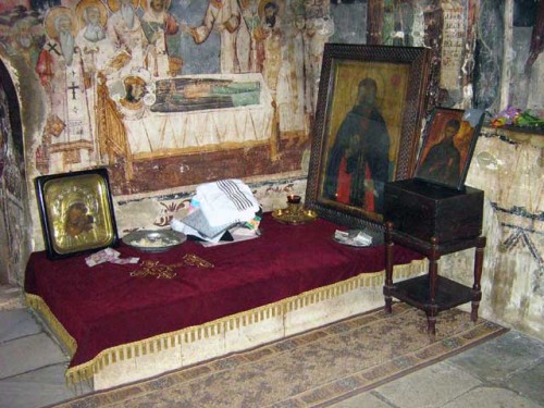 Tumba del santo en su monasterio.