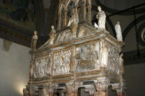 Arca sepulcral del santo en la iglesia de San Eustorgio, en Milán.