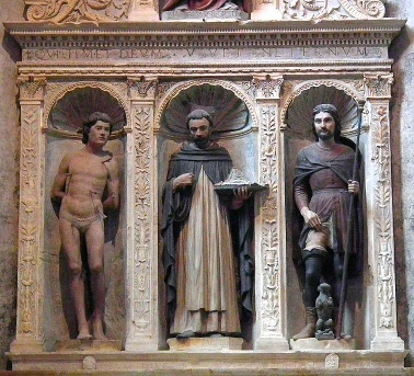 Altar mayor de la Iglesia de Santa Anastasia en Verona (aparecen San Sebastián, San Pedro y San Roque).