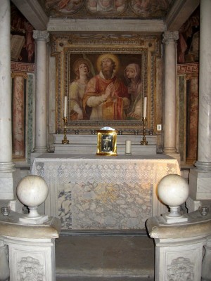 Altar con las reliquias de Santa Felicidad. Cripta de la basílica de Santa Susana, Roma (Italia).