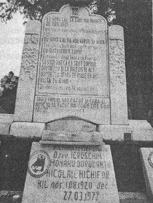 Tumba de Nil Dorobanțu en Crainici, Rumanía.