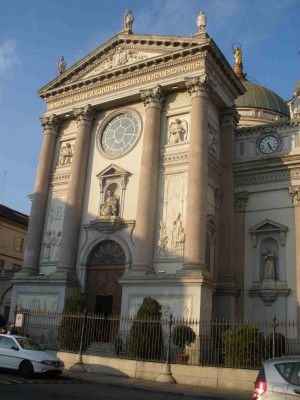 Fachada de la Basílica de María Auxiliadora en Turín.