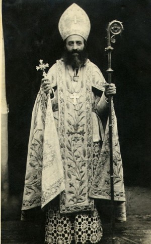 Fotografía del Beato revestido con sus ornamentos episcopales.