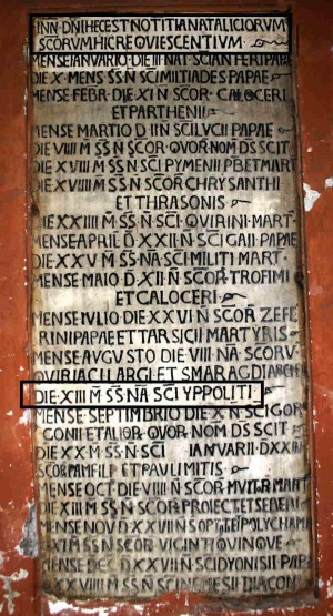Lápida sepulcral con la mención del Santo. Basílica de San Lorenzo Fuori le Mure, Roma (Italia).