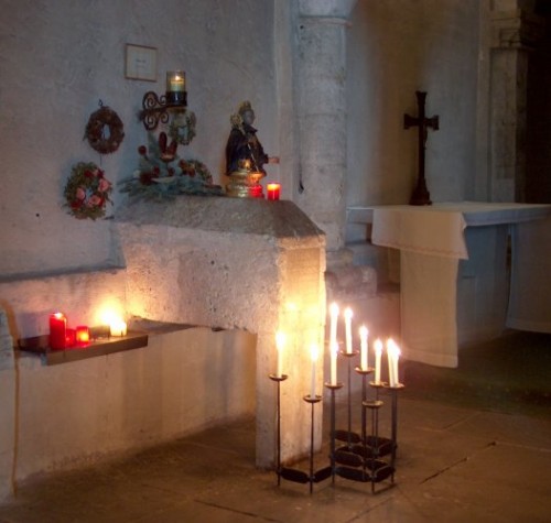 Sepulcro del santo en la cripta de la catedral de Freising (Alemania).