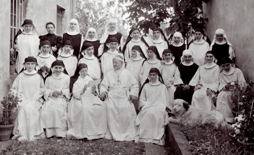 Foto con las hermanas del Monasterio de el Asilo, en Florencia.