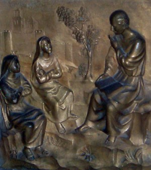 El Santo convierte e instruye a sus dos discípulas, las Santas Juliana y Semproniana. Relieve en la arqueta de las Santas.