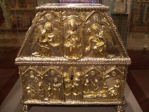 Arqueta con las reliquias del Santo. Museo diocesano de Barcelona, España.