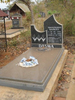 Tumba del beato en el cementerio de Mhabe.