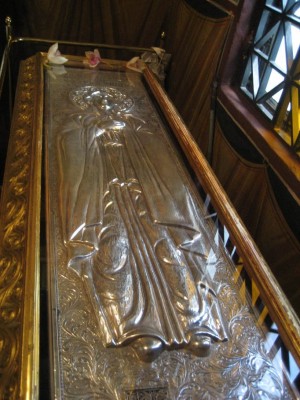 Tapa de la urna de las reliquias de Santa Teodora.