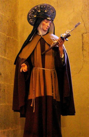Escultura de la santa que se encuentra en el convento de Santa Clara, en Nápoles.