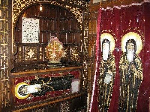 Sepulcro de los santos Moisés el Etíope e Isidoro de Scete. Monasterio al-Baramous, Egipto.