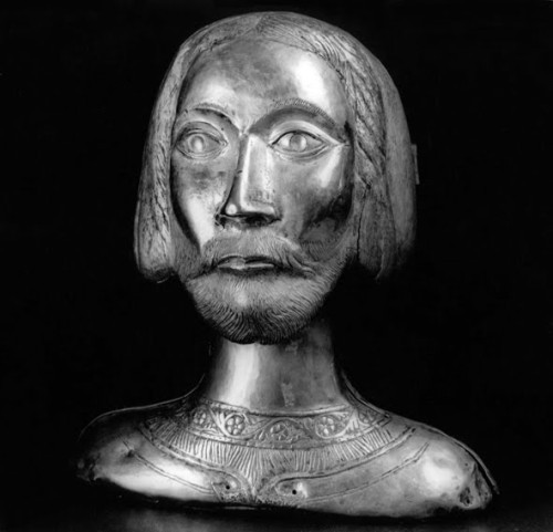 Relicario del cráneo del Santo en Matera, Italia.